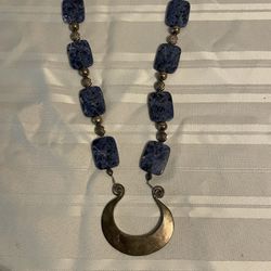 I Beautiful Hand Made Silver and Polished Blue Stone Necklace