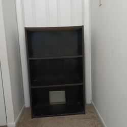 Book case with adjustable shelves