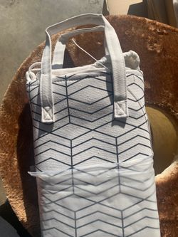 Laundry hamper