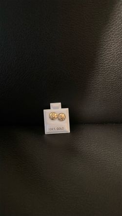 Nugget earing 10k