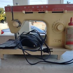 Singer Fashion Mate 362 Vintage Sewing Machine w/Pedal & Oil