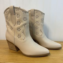 Floral Booties (Size 7)
