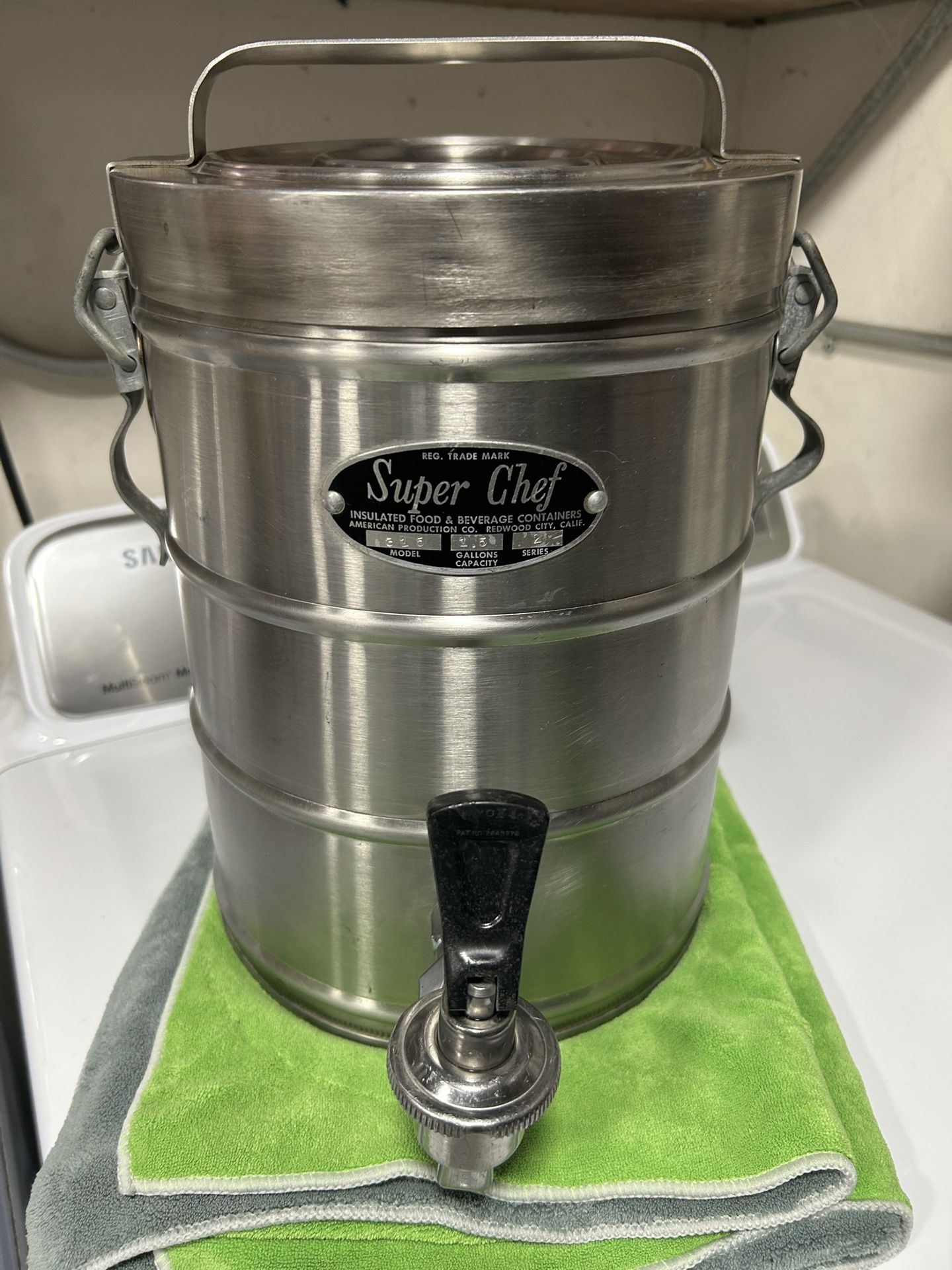 Super Chef insulated beverage container-hot or cold-USED