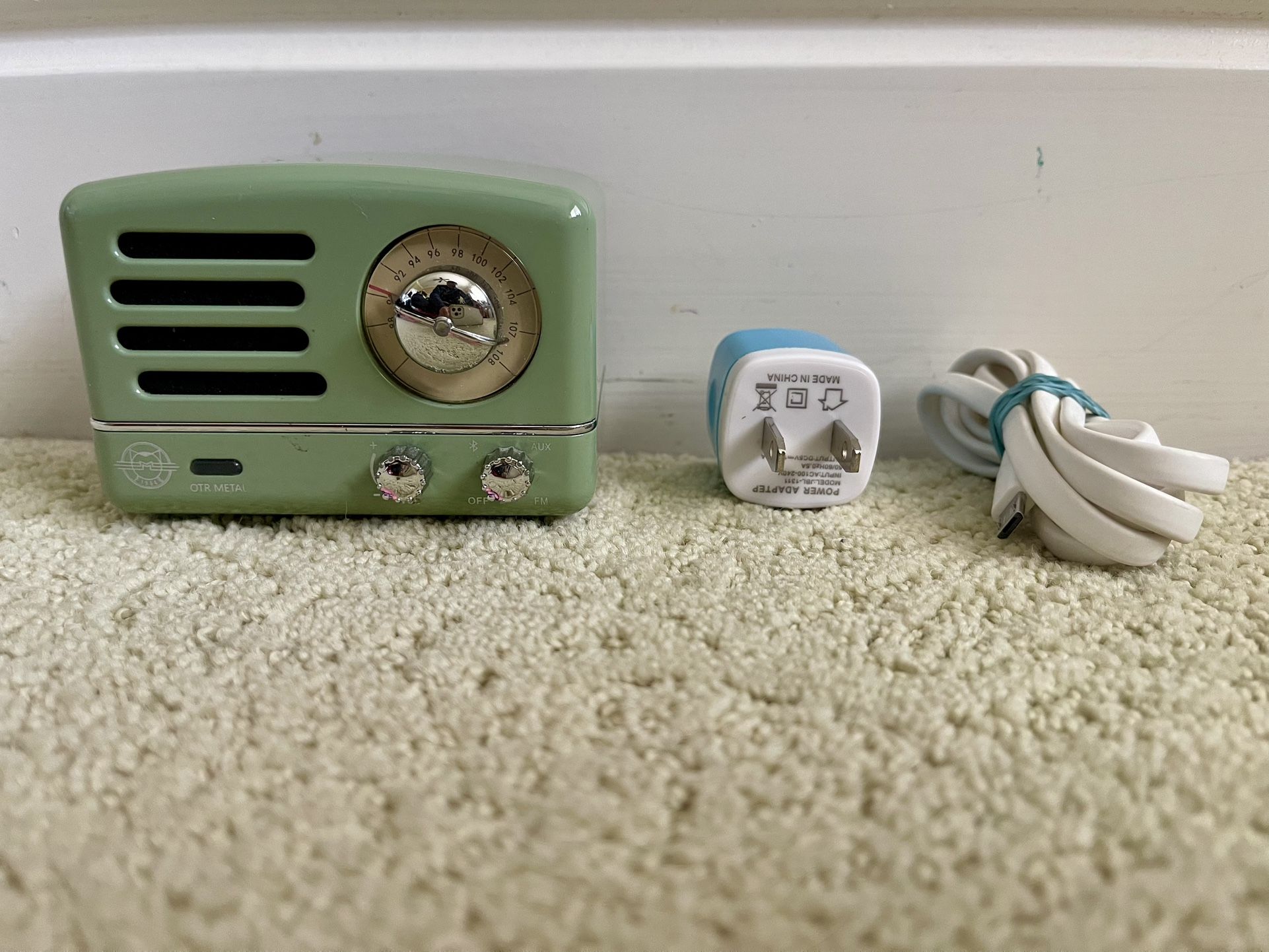 Muzen MW-2AI OTR Metal Portable FM Radio & Bluetooth Speaker Green