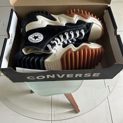 New   Converse Run Star Motion Hi Sneakers. Unisex. M 7.5. W 9. 100% Authentic In Original box.