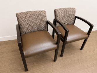 Set of chairs