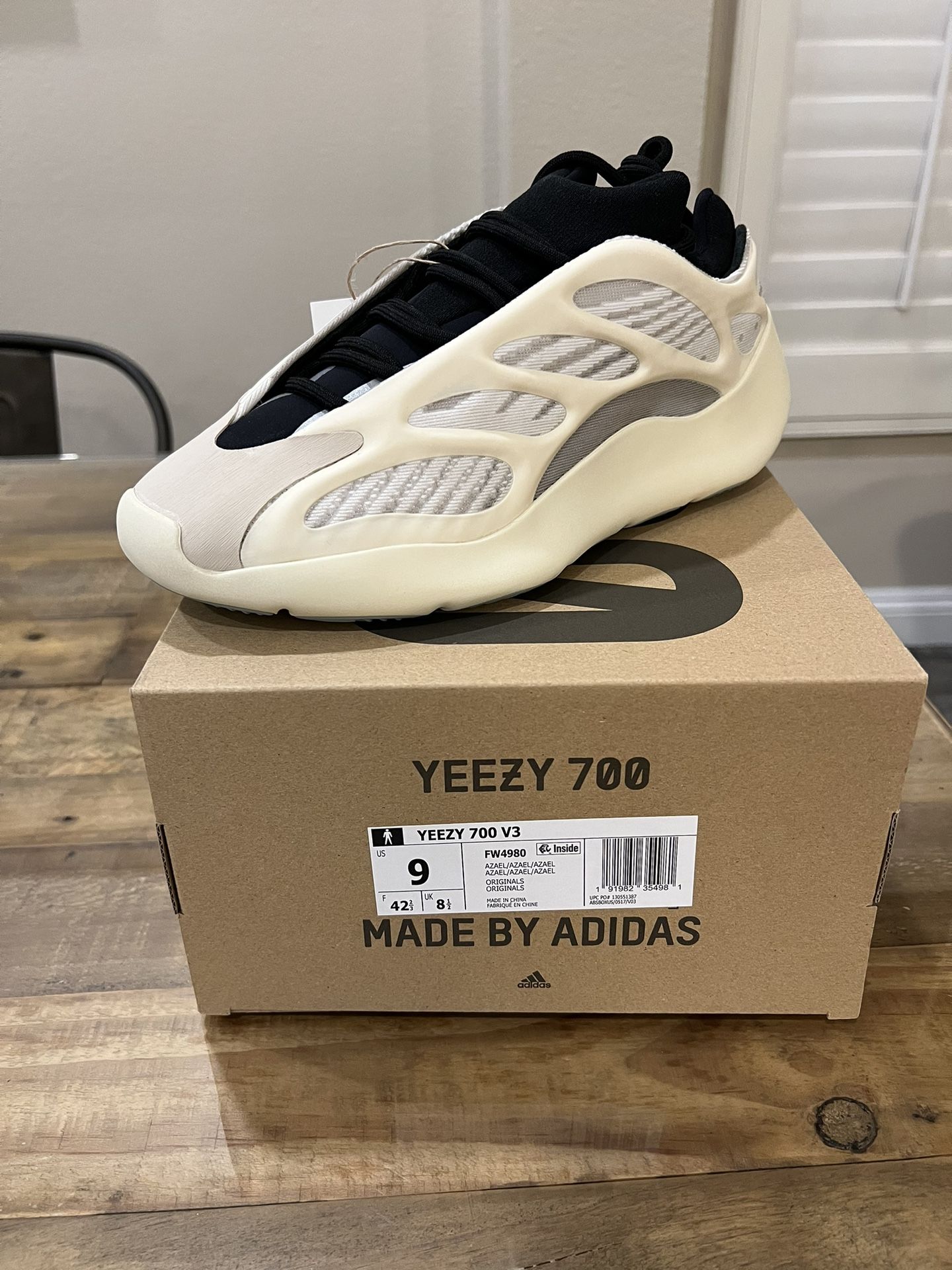 ( Size 9 ) Adidas Yeezy 700 V3, Azael