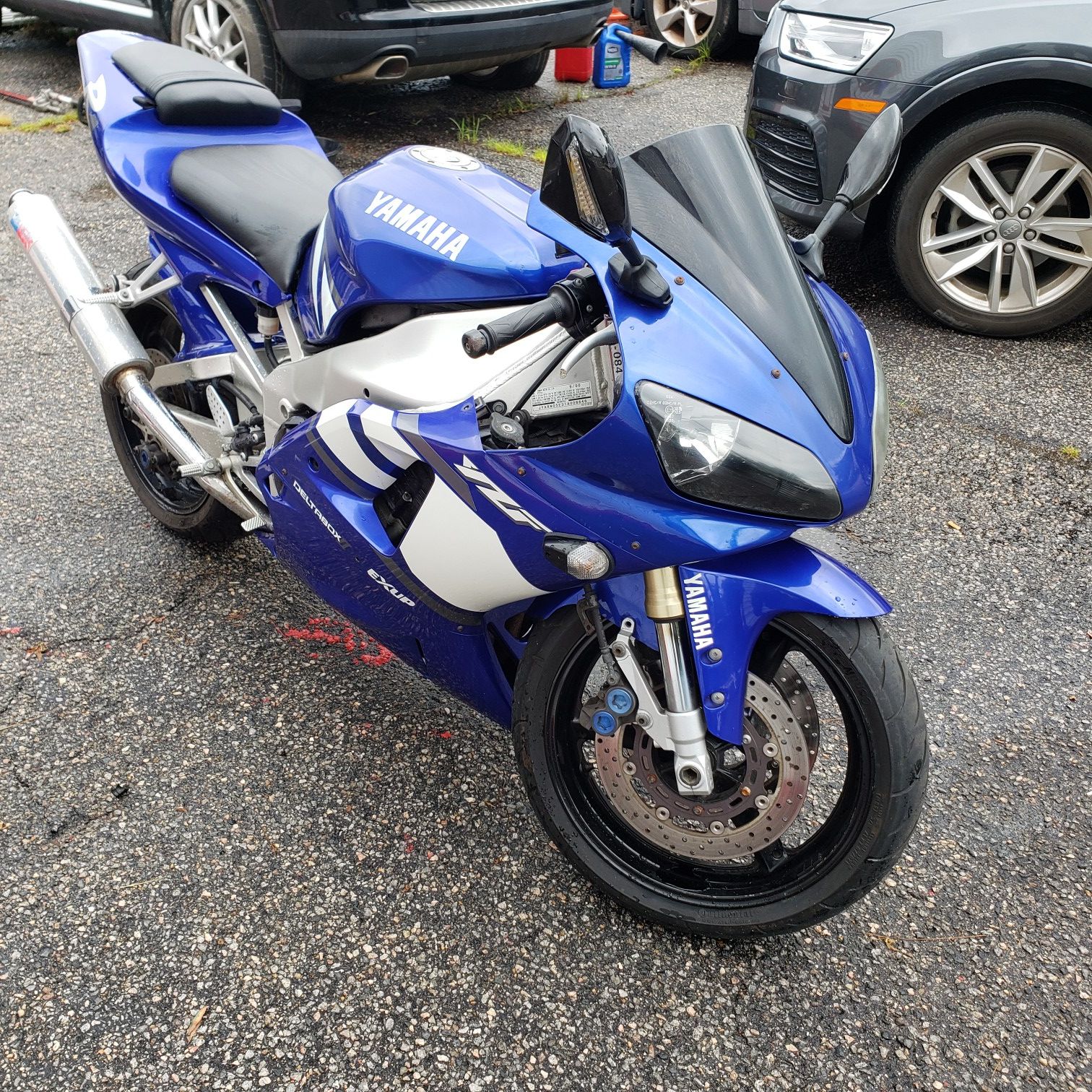 01 YAMAHA R1