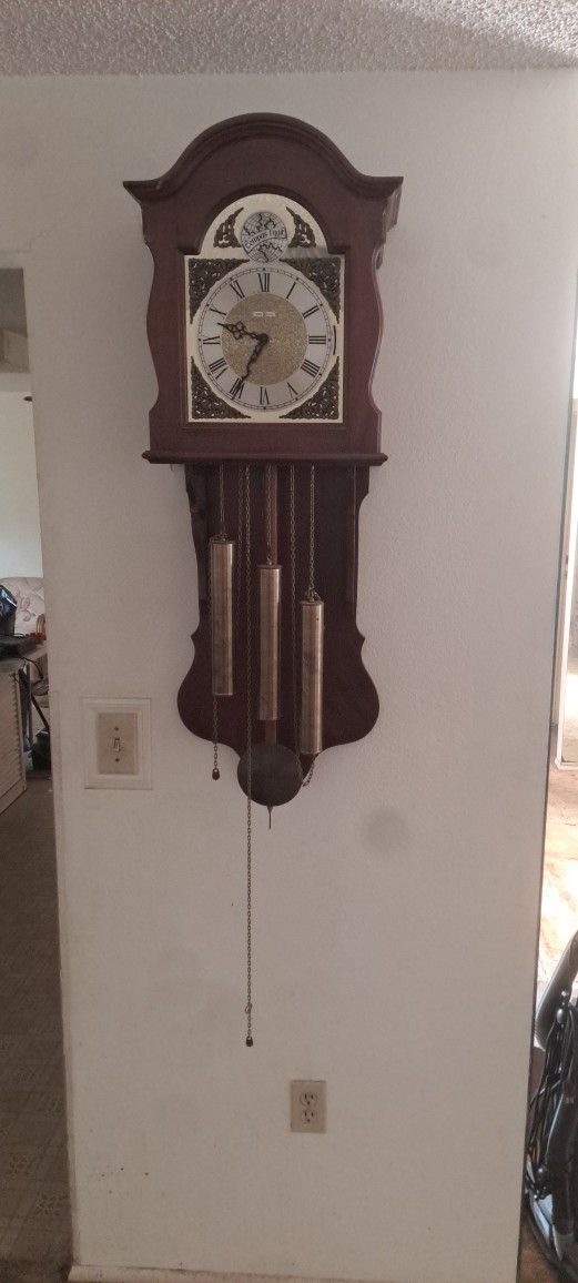 Antique Howard Miller Tempus Fugit Wall Chime Clock