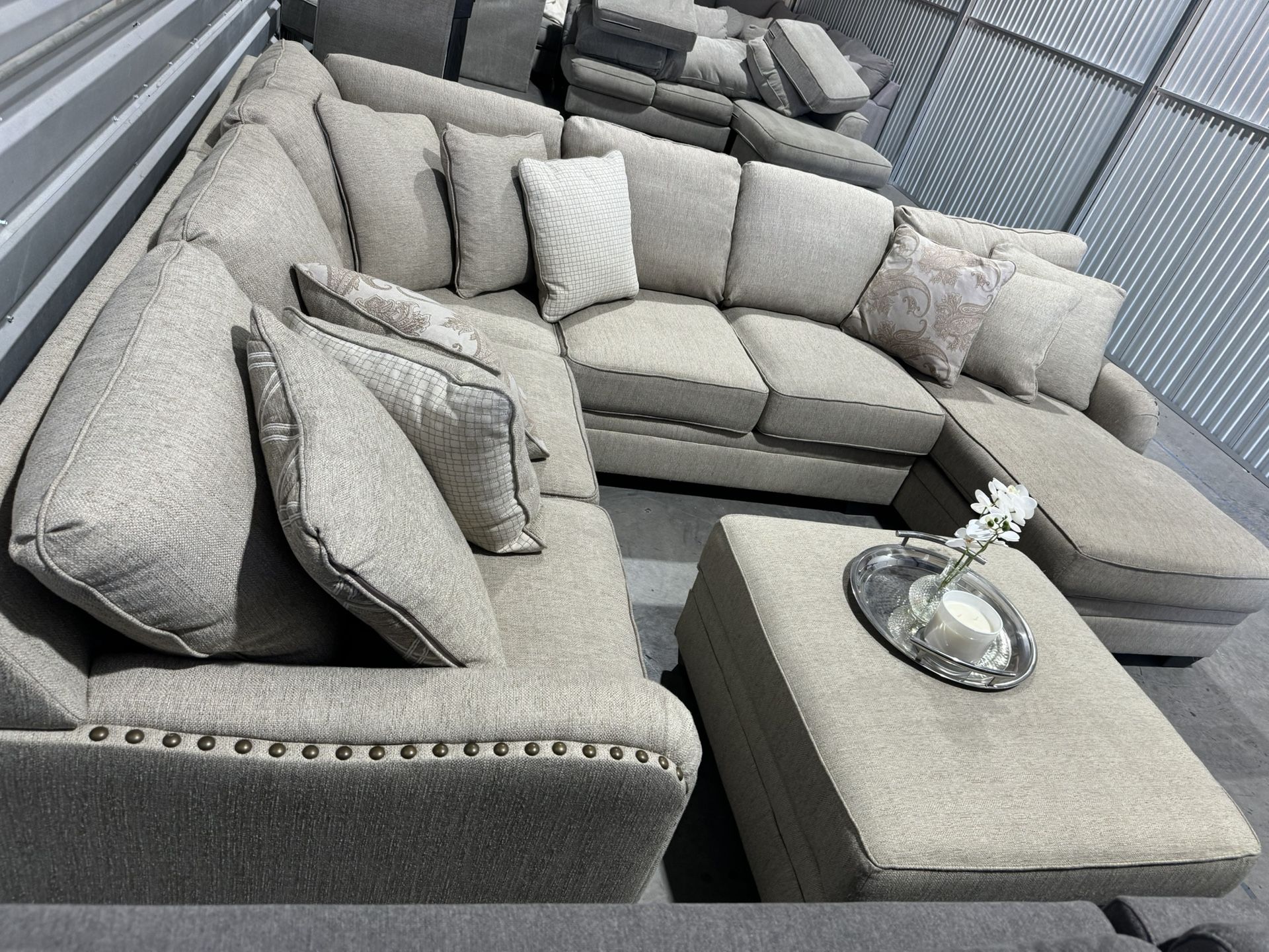 Free Delivery* Beautiful Macy’s Beige Sectional W/ Ottoman