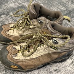 Oboz Womens Size 8 Mid Waterproof Hiking Boots
