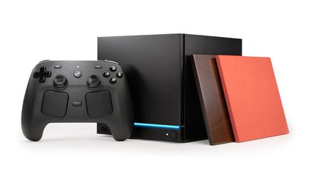 Steam machine console 2TB controller INCLUDED in hand