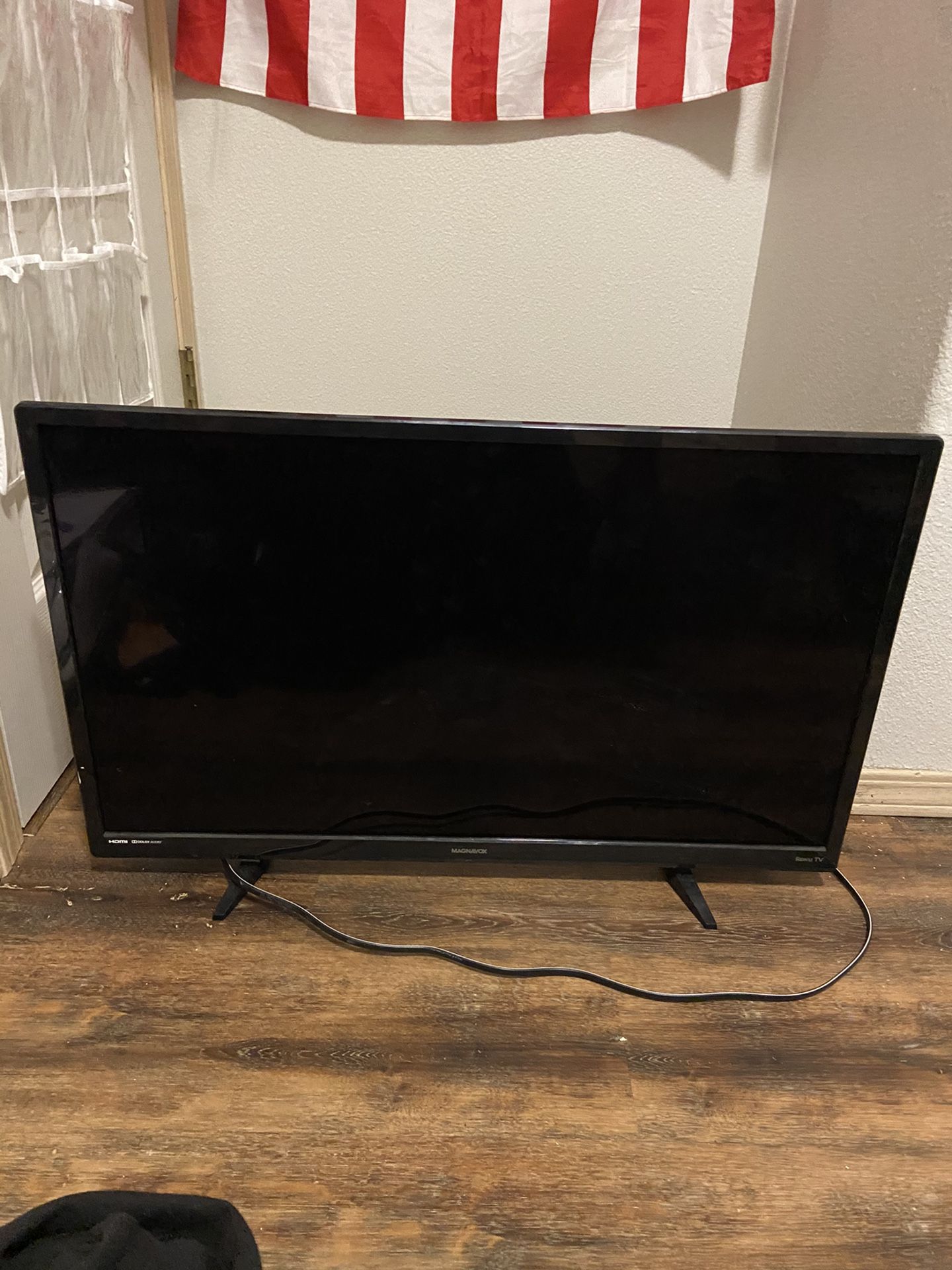 32 inch ROKU TV with controller