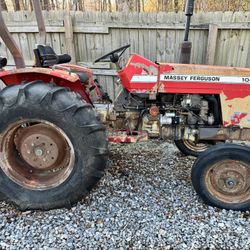 Massey  Ferguson 1040 Tractor