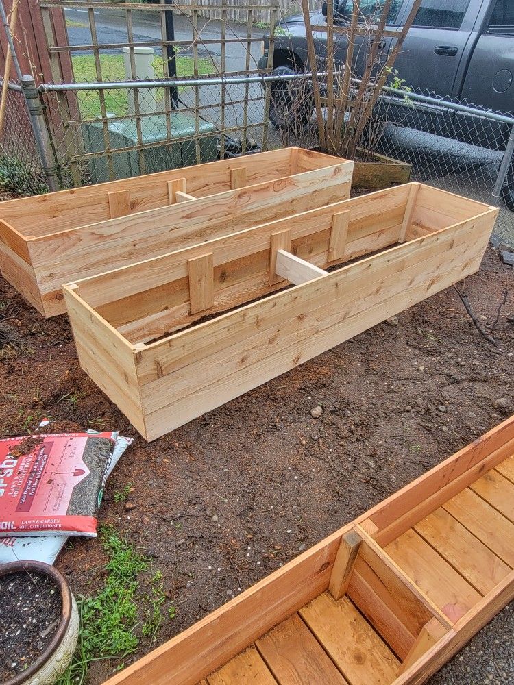 Custom Built Planter Boxes Lawn & Garden