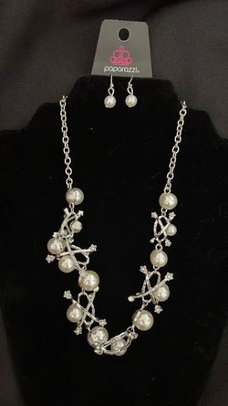 Paparazzi Pearl & Silver Necklace and Earring Set