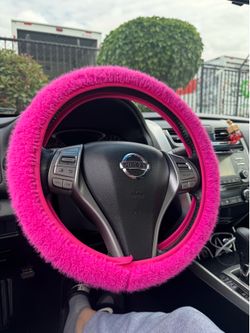 💗 Pink Fluffy Steering Wheel Cover – Soft, Cute & Cozy