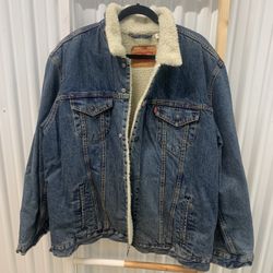 Great Condition Levi’s Sherpa Lined Denim Jacket 