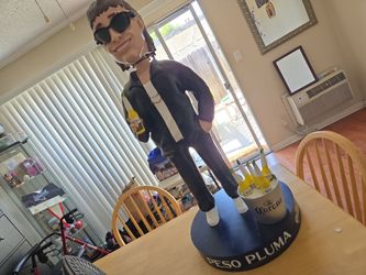Peso pluma 3ft bobblehead