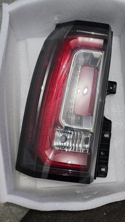 2017 GMC Yukon / Yukon XL Denali Driver Side Tail Light β OEM Left Rear Lamp
