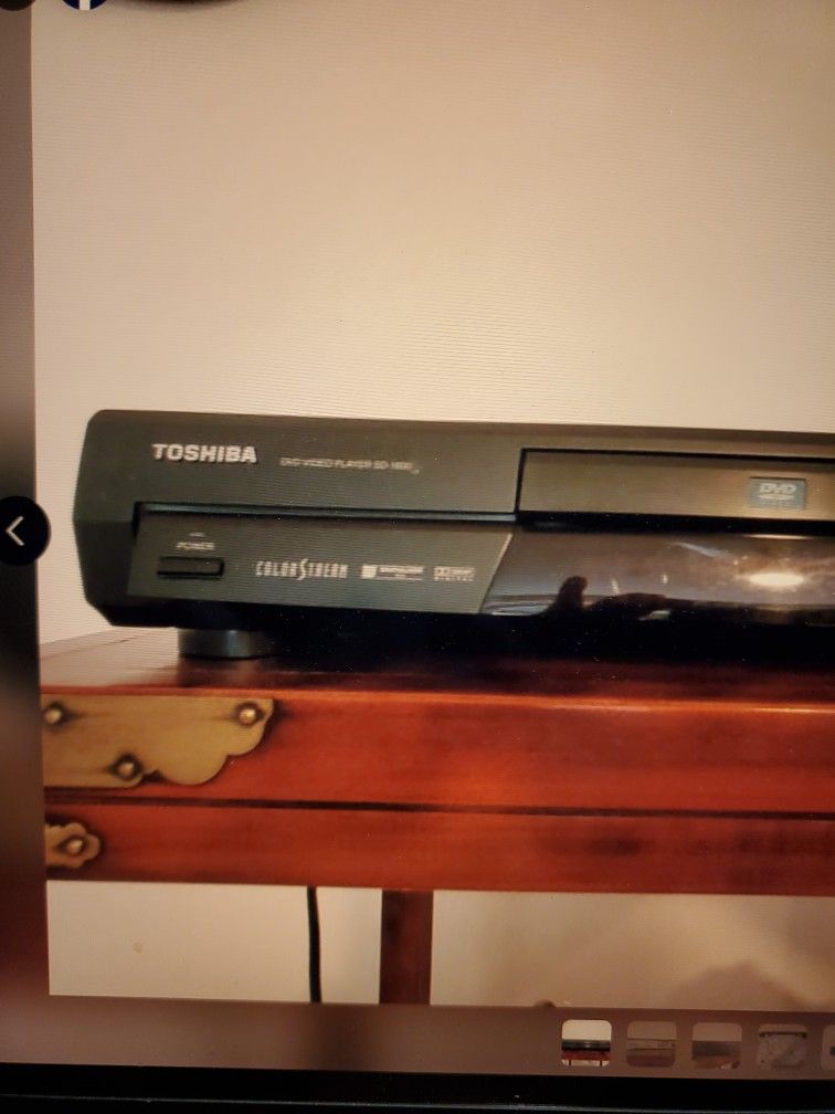 Like new Toshiba DVD Player SD1600 / CD Player