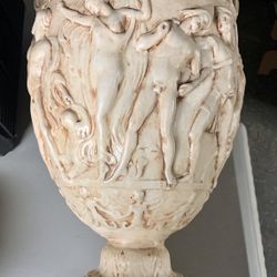 Vase -Antique / Roman Design Beautiful Piece