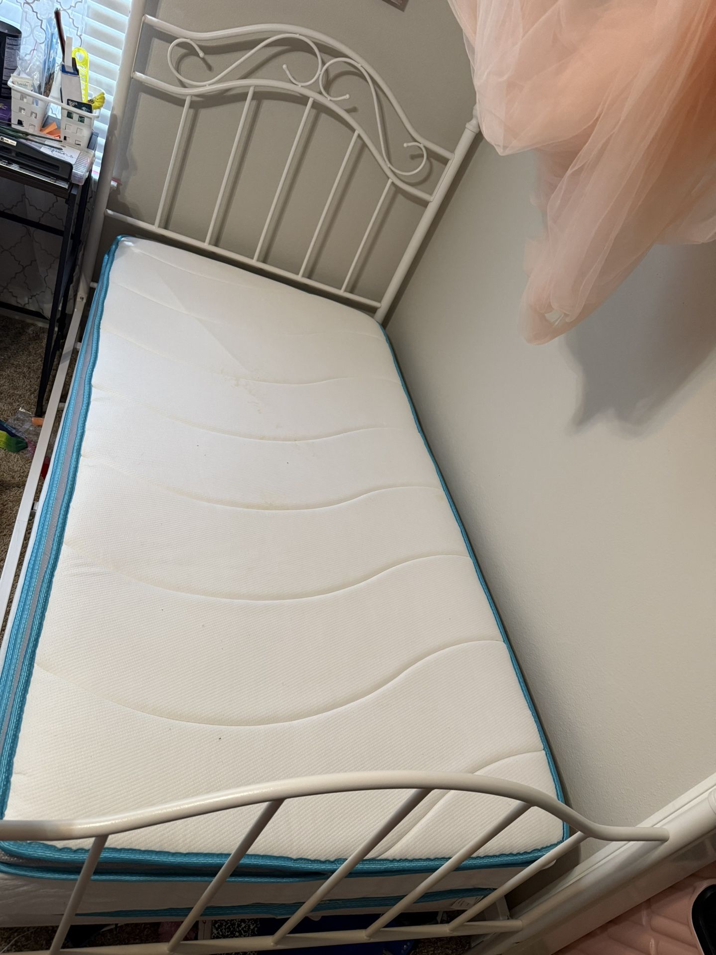 Twin Bed Frame (no mattress)