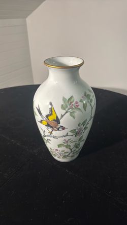 Vintage 1981 Franklin Porcelain "The Woodland Bird Vase" by Basil Ede