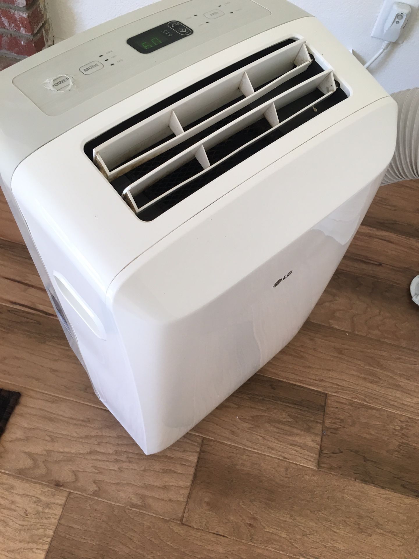 Air conditioning for home or office brand new LE