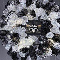 Custom Raider Wreath 🖤🤍🏈