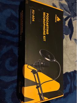 Podcasting microphone kit
