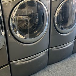 Whirlpool Washer And Dryer Set On Pedestals 