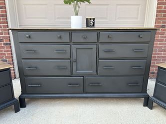 Gorgeous Refinished Black Dresser And Nightstands Set for Sale in Shelby  Township, MI - OfferUp