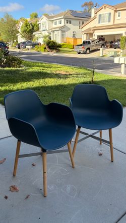2 Indoor mid-century modern chairs