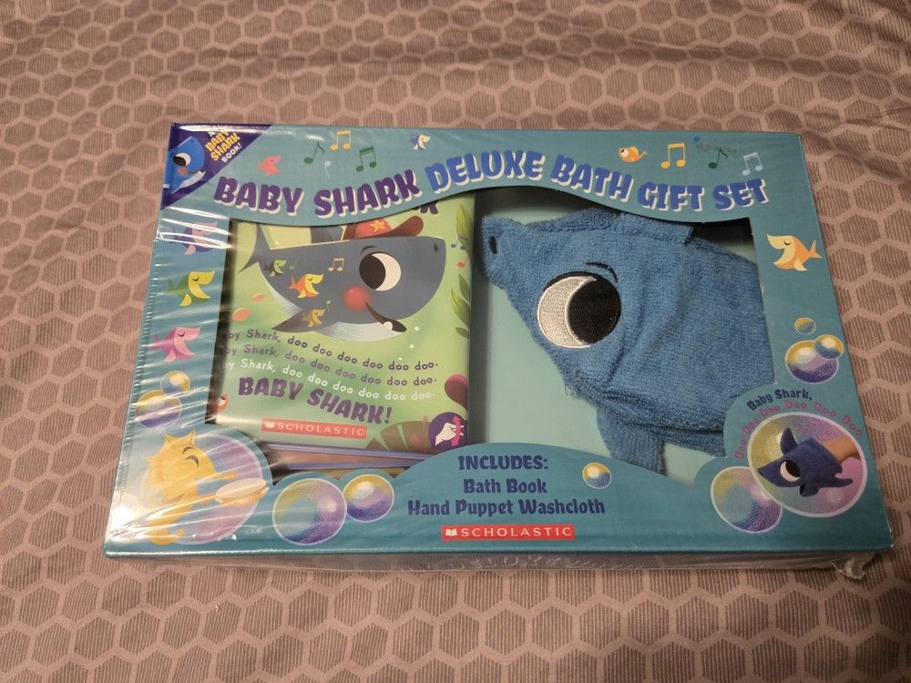 Baby Shark Delux Bath Gift Set For Baby