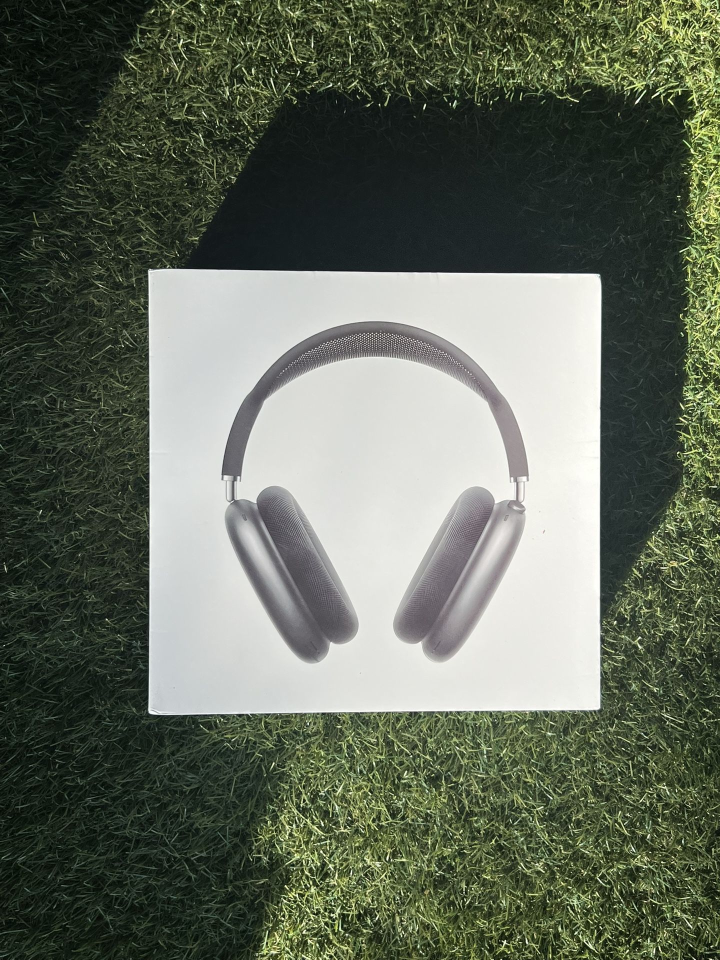 • AirPods Max (USB-C) • Smart Case • USB-C Charge Cable • Documentation