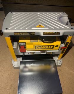 DEWALT 12.5”  BENCH PLANER