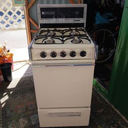 GAFFLERS AND SATTLER - ENERGY SAVER RANGE W/UNIBURNERS