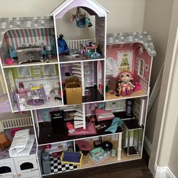 Doll house-mansion with garage