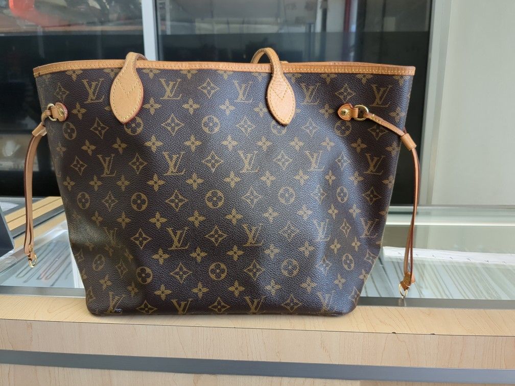 Louis Vuitton Purse If You Are Interested Ask For Maribel Thank You  Clothing