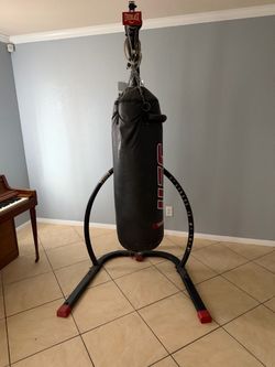 Heavy bag with stand