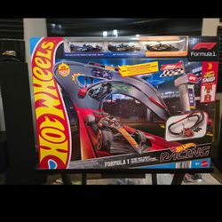 Hot Wheels F1 Race Track 