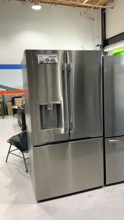 LG Counter Depth MAX With Zero Clearance 3-Door French Door Refrigerator $1,950