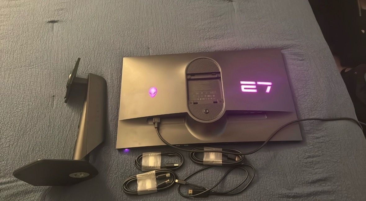 (BROKEN💔 READ DESCRIPTION‼️) Alienware 27 Monitor AW2724DM