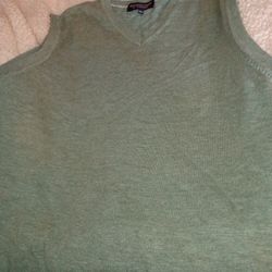 $10 EUC ROUND TREE AND YORKE VEST SIZE LARGE