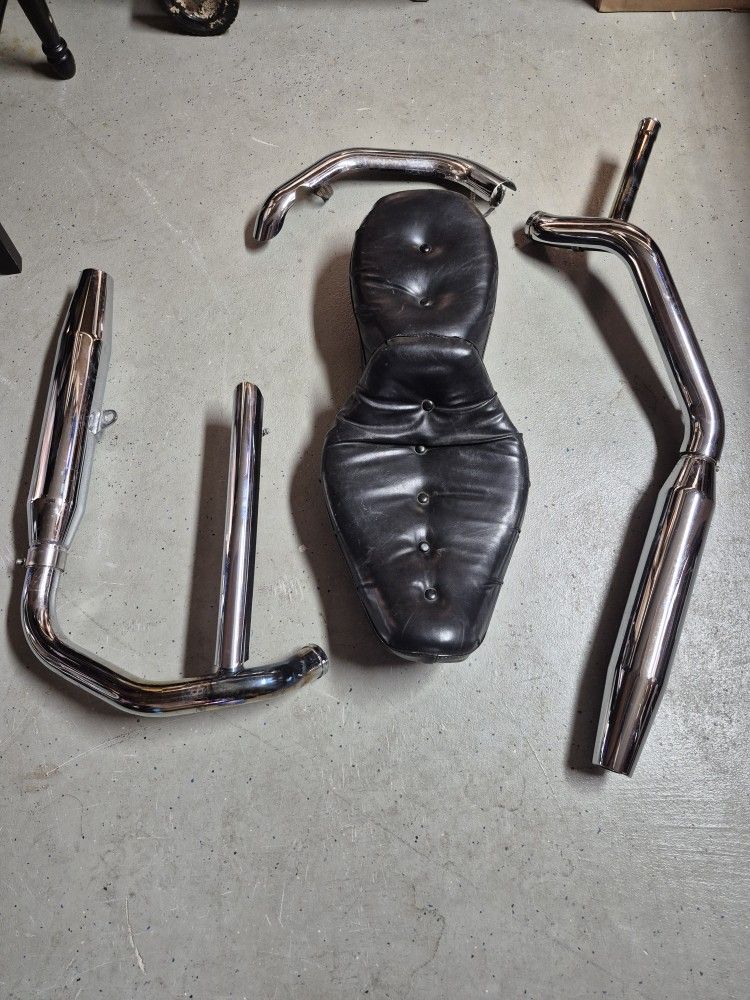 Harley-Davidson Touring OEM Exhaust Pipes 65613-97 & 65605-97 Road King Electra Glide Plus A Seat Taking Offers