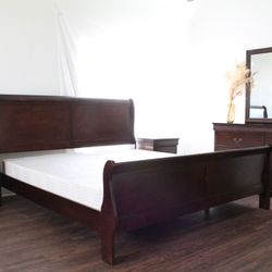 Mahogany finish king bedroom set