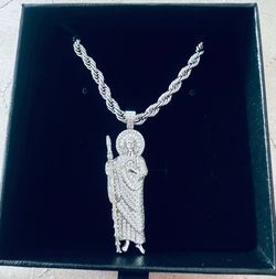 Cadena  y san judas Tadeo .    Plata:925