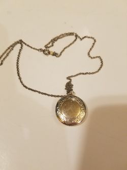 Silver chain vintage photo locket I didnt see any markings