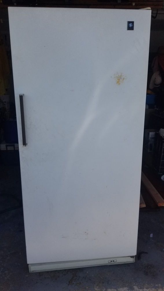 GE 26cu ft upright freezer